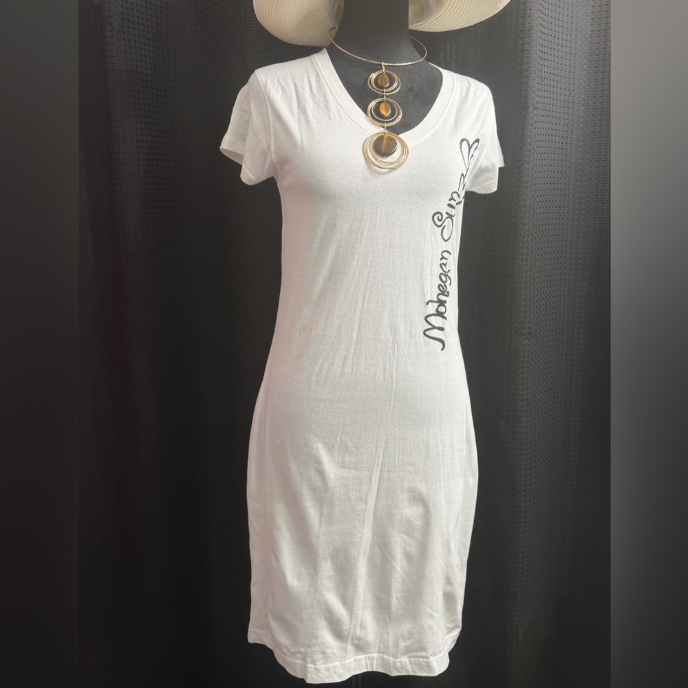 Mohegan Sun white t-shirt dress size medium
NWT